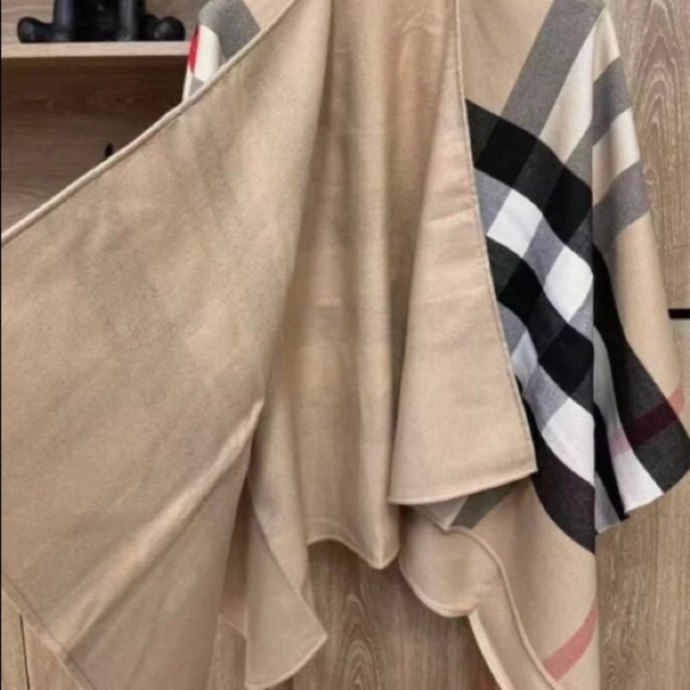 Burberry Camel and Black Check Cape - Picture 2 of 6